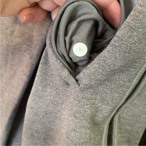 Lululemon Retreat Yogi Crop, Size 4 - Picture 5 of 5